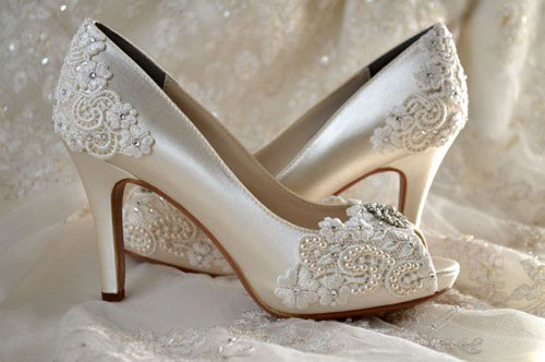 Lời khuyên hữu ích cho cô dâu khi chọn giày cưới