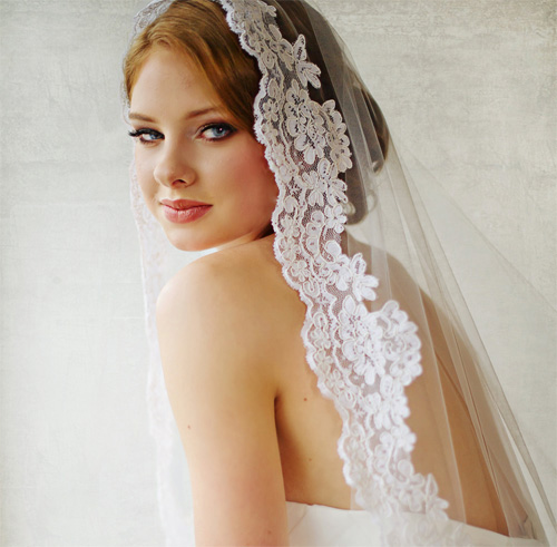Cô dâu đẹp như nữ thần với 19 mẫu khăn voăn diễm lệ